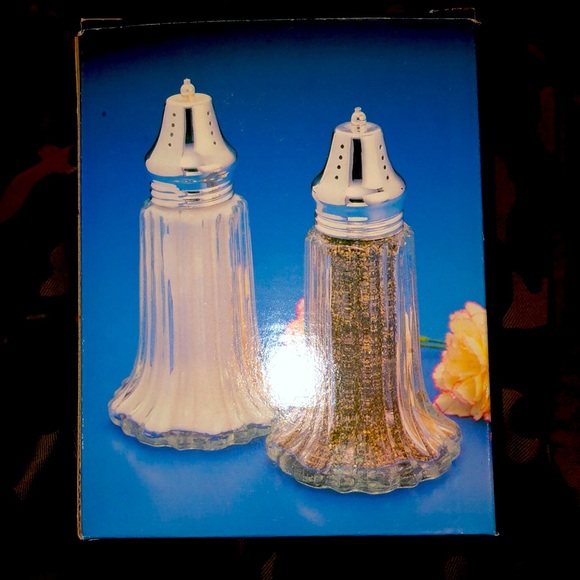 Silver plated salt & pepper shaker - Picture 1 of 3